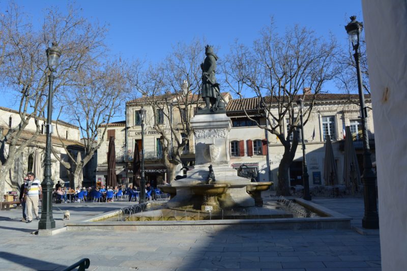 Place centrale de la cité d'Aigues-Mortes